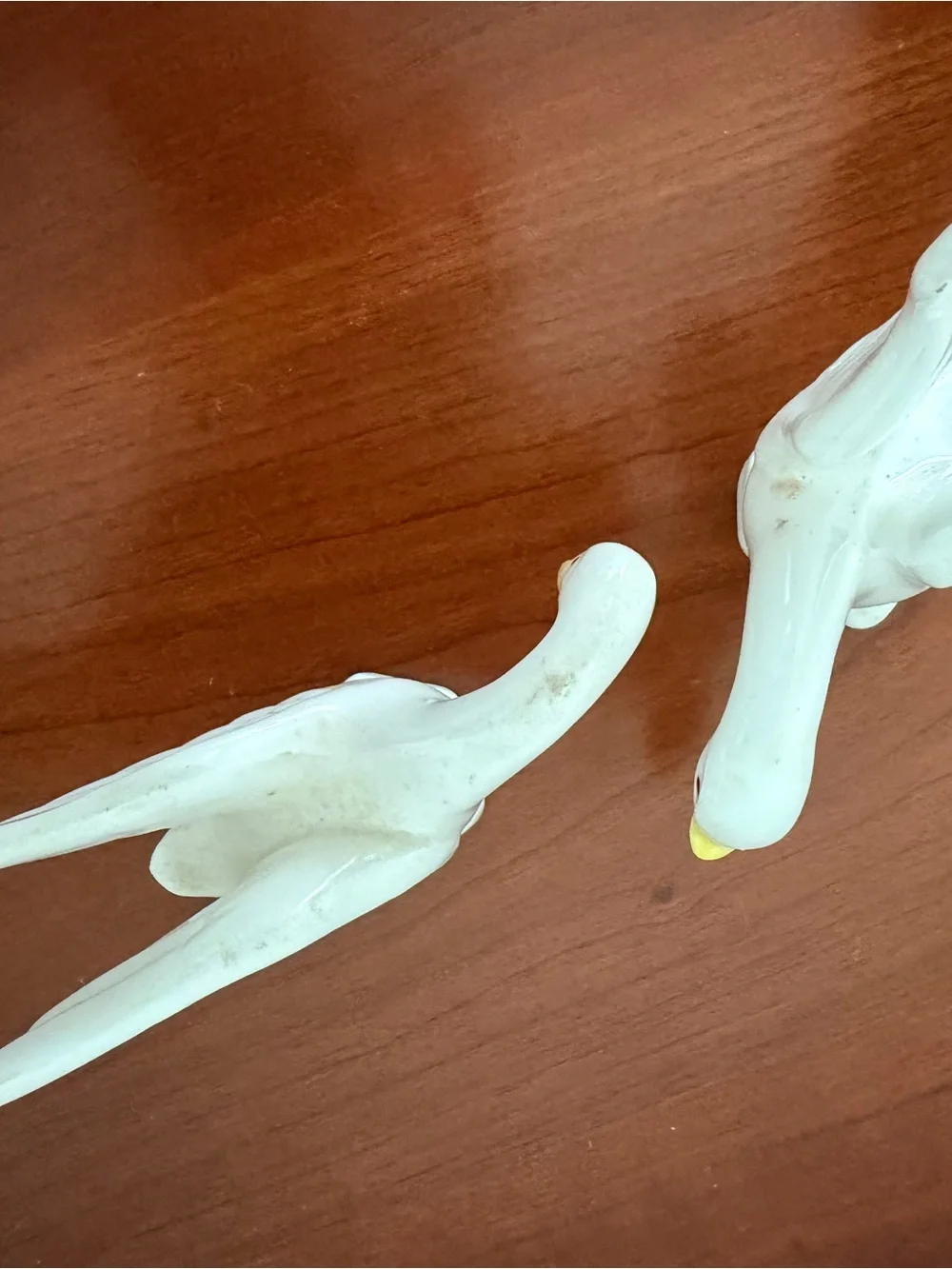 White Ceramic Small Swan Figurine Pair - Decorative Home Accent Mid Century - Picture 5 of 8
